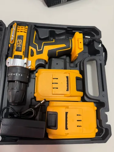 Parafusadeira e Furadeira a Bateria HTB + 2 Baterias e Maleta Completa