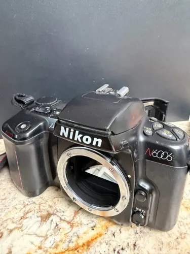 Camera Nikon N6006