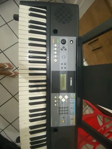 Teclado Yamaha PSRE-233