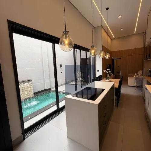 Casa com 3 dormitórios, suíte, ar-condicionado e persianas automatizadas à venda no Jardim