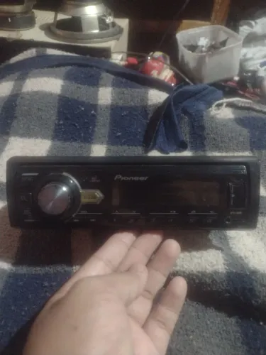 RADIO PIONNER MHV 98UB COM DEFEITO 