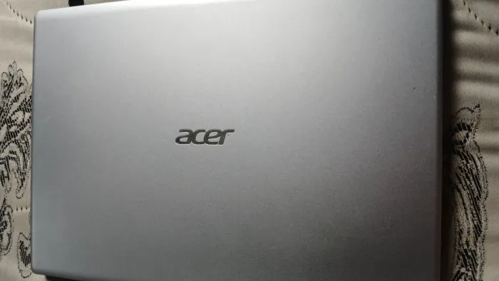 Vende se um notebook semi novo