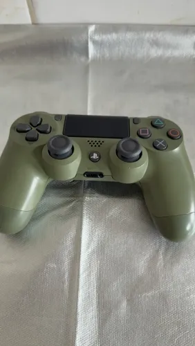 Controle  de PS4 Dualshock Edicao Especial Call Of Duty wwii Verde
