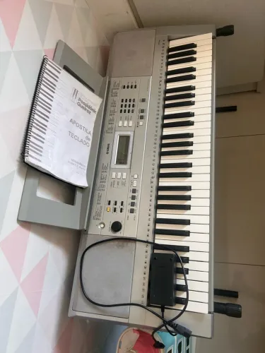 Teclado Yamaha modelo YPT 340