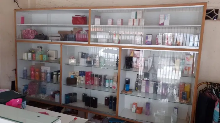 Vendo vitrine de loja.