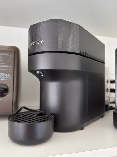 Nespresso Vertuo + espumador + kit cápsulas