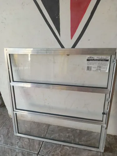 Vendo essa janela basculante
