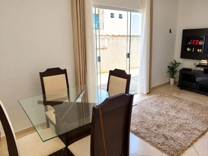 APARTAMENTO ESTILO CASA COM QUINTAL PRIVATIVO PRÓXIMO À PRAIA