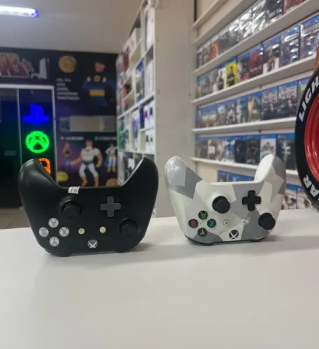 Controle Xbox one S semi novo - somente 269,00 cada no dinheiro (especie) ou cartao com as