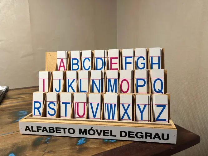 Alfabeto móvel degrau 