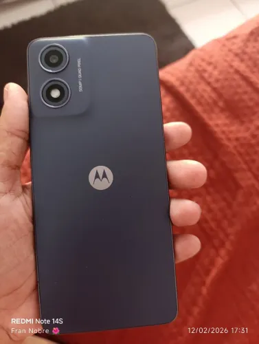 Vendo celular em boas condições bateria em bom estado da marca Motorola eu só quero vender