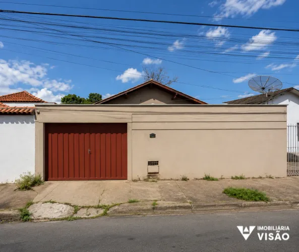 CASA PARA ALUGAR COM 03 QUARTOS, QUINTAL, 01 VAGA NO BAIRRO BOA VISTA