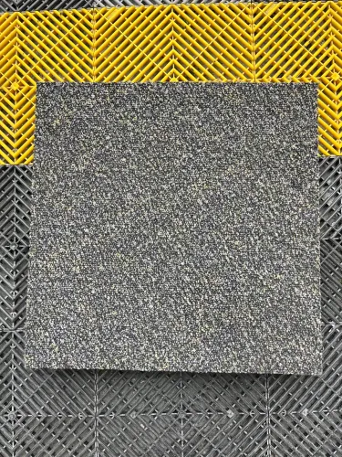 Piso elevado termoplástico com carpete 45x45