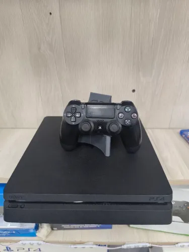 PS4 SLIM / 500 GB / 2 manetes / 1 jogo / 10 meses garantia 