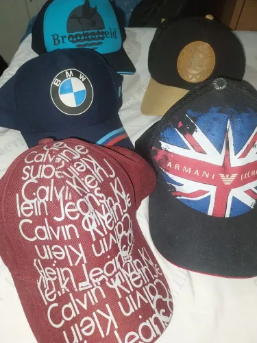 Vários Bonés R$ 25 cada