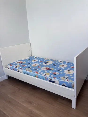 Cama para criança que vira berço