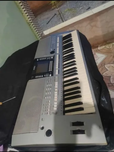 VENDO teclado Yamaha psr s710.Preço 3.500