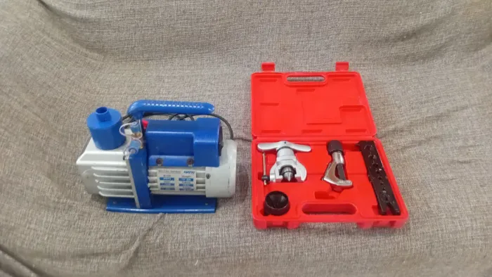 Bomba de vacuo 7cfm e flangeador excêntrico - estado de novos