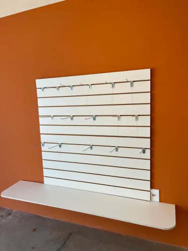 Painel de madeira para loja