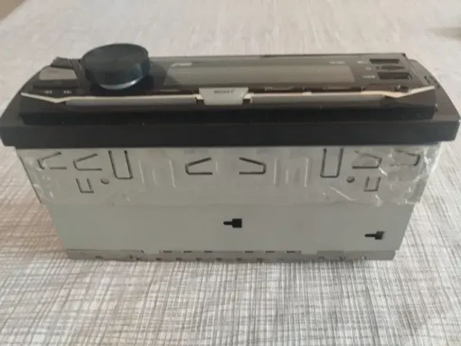 Auto-rádio, R8 Technology, modelo 1010BT, Bluetooth, entrada USB/SD, suporte celular