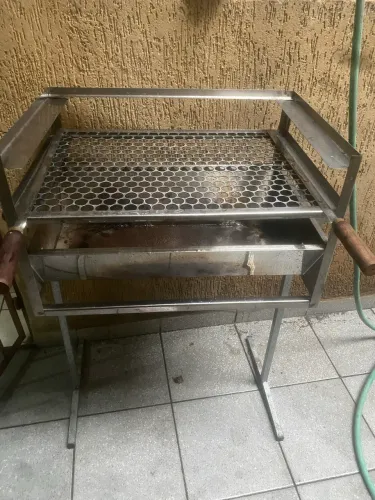 Churrasqueira de pé 
