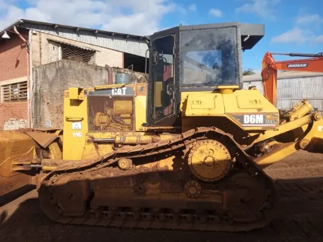 Trator de Esteira Caterpillar D6M XL Ano 2000 Ano 2000