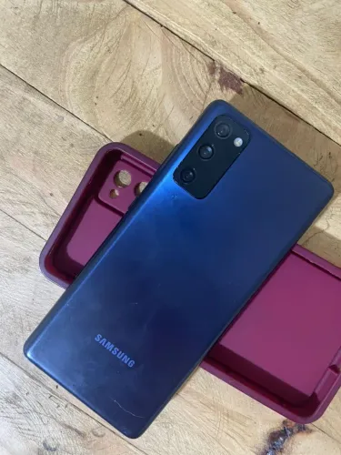 Troco s20 Fê  semi novo por  Xr