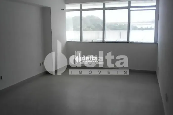 Sala comercial disponível para venda no bairro Brasil em Uberlândia - MG.
