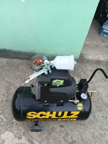Vende se compressor Schulz 2 HP 50 litros 220vt + pistola pintura. Novos,usado uma vez NF.