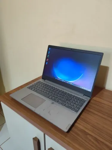 Notebook Lenovo básico