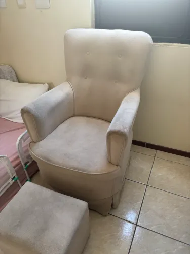 Cadeira de amamentação + Puff