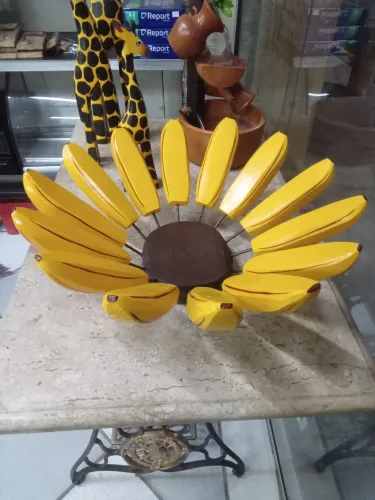 Fruteira em madeira e pintura artesanal