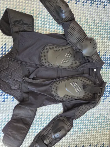 Colete de proteção para motociclistas