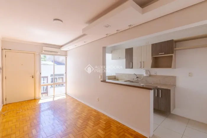 Apartamento à Venda no Bairro Auxiliadora | 1 Dormitório Reformado