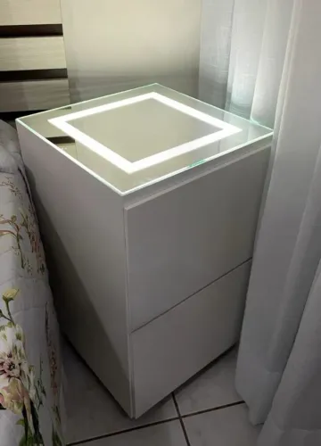 Mesa De Cabeceira Com Espelho Front Led 