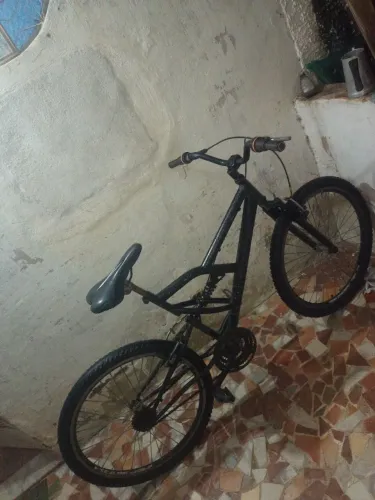 tô vendendo essa bike, ela e gostosa e leve de andar, quero 500& nela