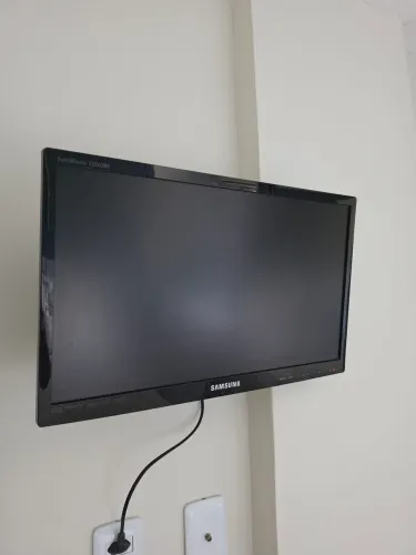 TV Samsung T22A300 22" com Suporte de Parede