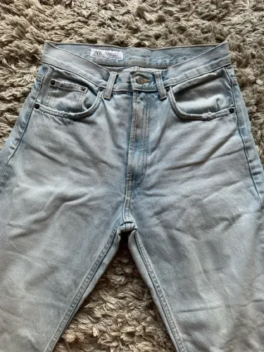 Calça jeans reta Zara