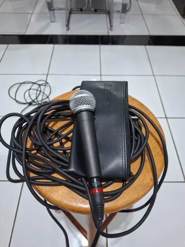 Microfone Shure SM58-LC - pouco uso