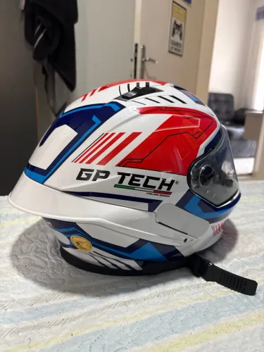 CAPACETE GP TECH, ACOMPANHA O INTERCOMUNICADOR 