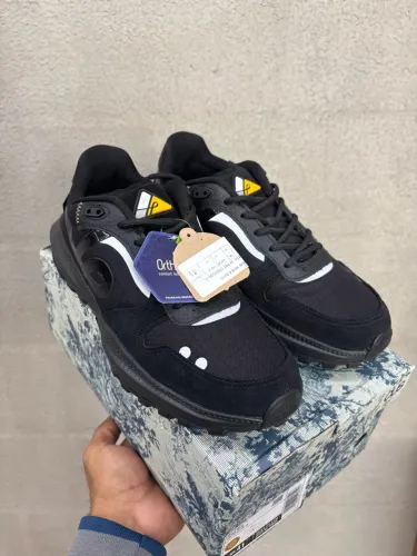 OUS Hevea Dots preto -tênis novo sem marcas de uso, na caixa