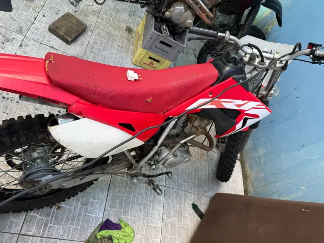 Vendo moto trilha