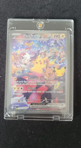 Pikachu ex 30 anos