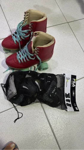 Par de patins oxer retrô happiness na cor vinho TAM 35