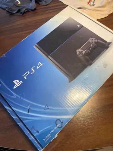 Ps4 500gb com 1 controle. na caixa com manual