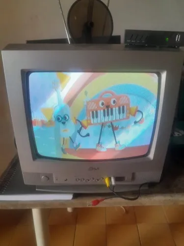 Tv tubo LG 14 polegadas com conversor