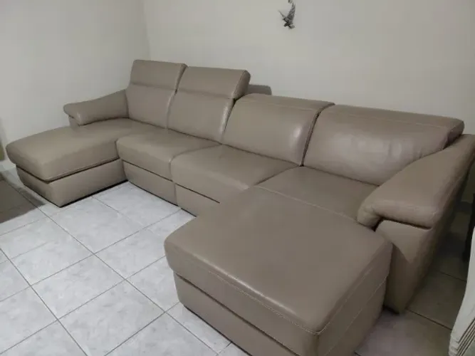 SOFÁ COURO LEGITIMO