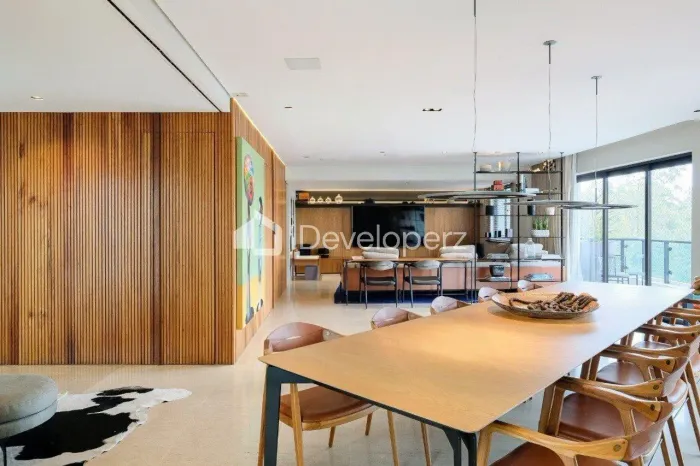 Apartamento com 234 m², 3 suítes à venda no bairro Vila Nova Conceição.