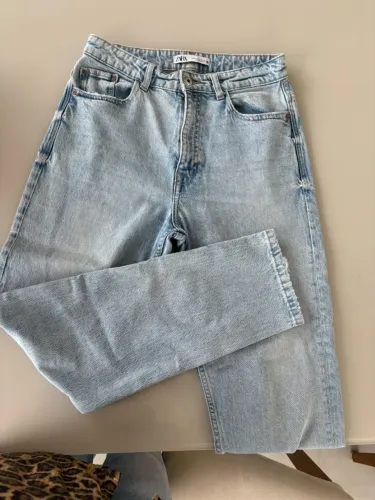 Calça Jeans Zara - Tamanho 38- Modelo Liso - R$ 100