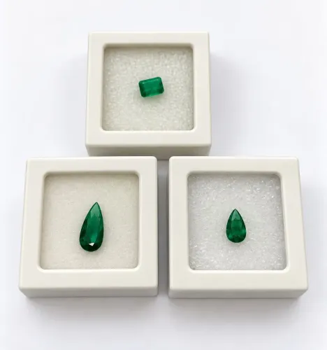 Trio de Esmeraldas Naturais - 7,5 ct